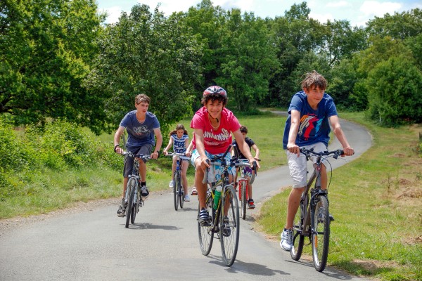 Dordogne fietsen 4 vakantie Frankrijk gezin kinderen voie verte dorpjes.jpg