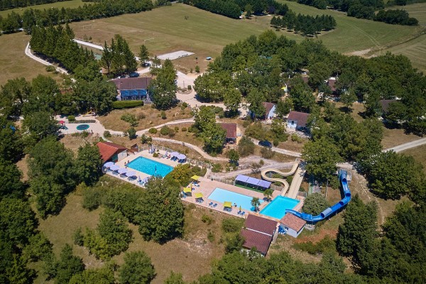 Vakantiepark 4 Village des Cigales Mauroux Frankrijk Dordogne Lot luxe vakantiehuis zwembad restaura