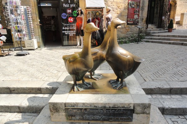 Sarlat 10 Dordogne Frankrijk vakantie luxe villa toeristisch animatie.jpg