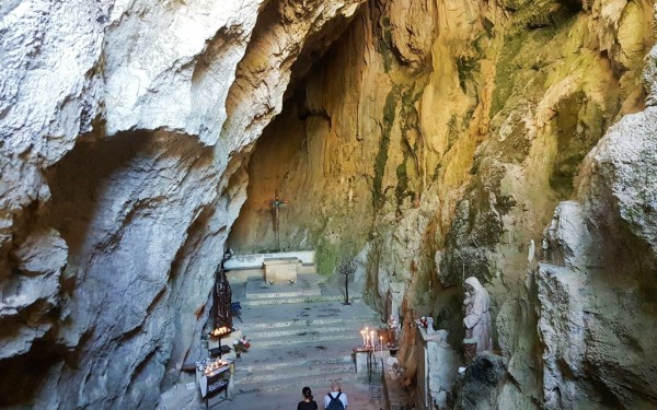 Gorges de galamus 36 Languedoc antoine pelgrimage rots kloof canyoning wandelen toerisme.jpg