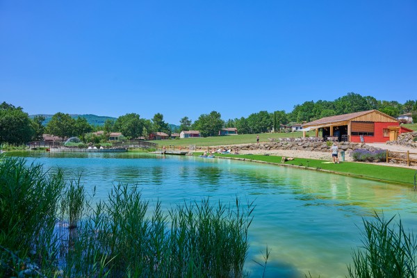 Espinet TR 5 vakantiepark restaurant bar zwembad recreatiemeer Frankrijk Pyreneen.jpg