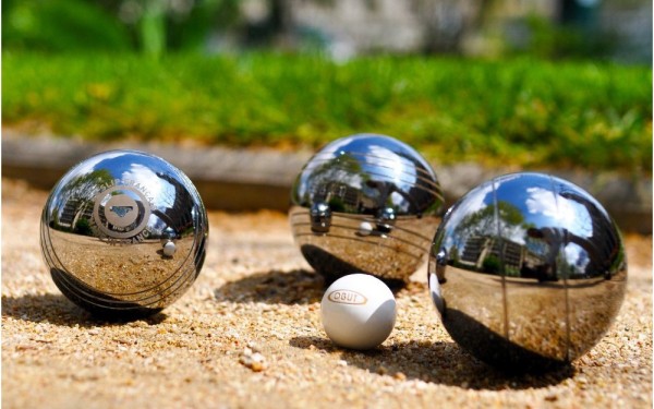 petanque 1 Frankrijk jeu de boules vakantiepark luxe villa zwembad Provence Dordogne.jpg