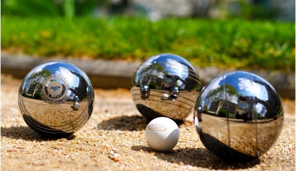petanque 1 Frankrijk jeu de boules vakantiepark luxe villa zwembad Provence Dordogne.jpg