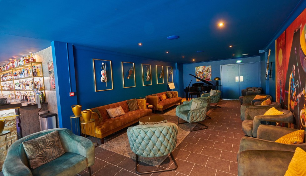 Domaine de Lanzac lounge 1 vakantiepark Frankrijk gedestilleerd wijn.jpg