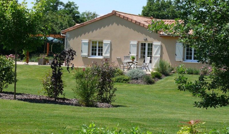 Bourg Ouest 1 vakantievilla Frankrijk golf des forges prive zwembad Charente Poitou bos wandelen.JPG