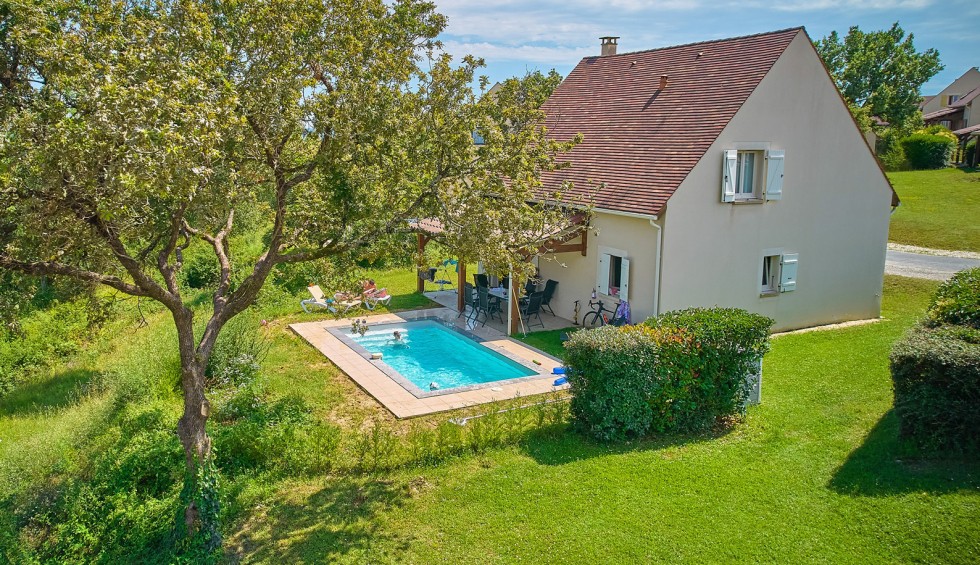 Domaine de Lanzac 18 4b Frankrijk Dordogne vakantiepark luxe vakantiehuis privézwembad restaurant.jp