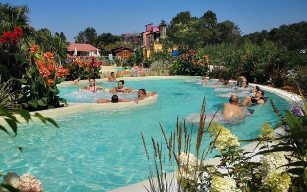 Aqualand 11 Arcachon aquaparc Frankrijk Chateau de Salles vakantiepark luxe villa zwembad aquitaine.
