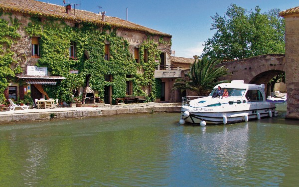 Canal du Midi 12 Frankrijk vakantie boot verhuur varen sluizen fonserrannes fiets wandelen tour rond