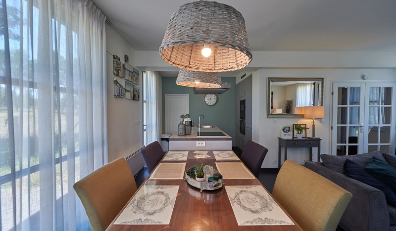 Fronsac 17 zwembad piscine Frankrijk luxe villa vakantiepark Aquitaine Gironde  animatie kinderen re