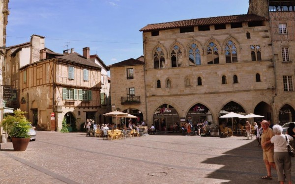 Figeac 9 Frankrijk Dordogne languedoc midi pyrenees vakantievilla zwembad toerisme gezellig restaura