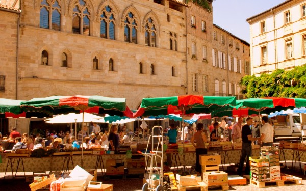 Figeac 4 Frankrijk markt toerisme terras restaurant marche vakantiehuis wifi varen wandelen.jpg