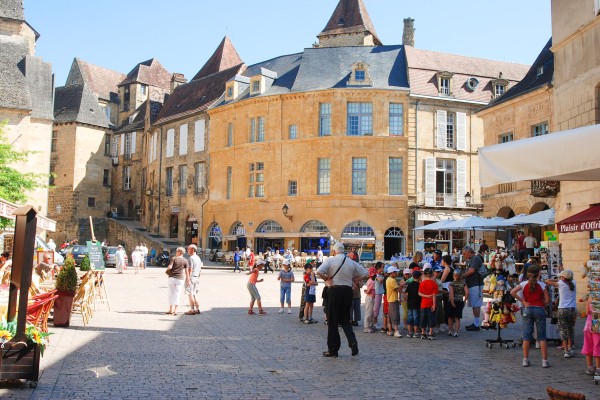 Sarlat 2 Dordogne Frankrijk vakantie luxe villa toeristisch animatie.jpg