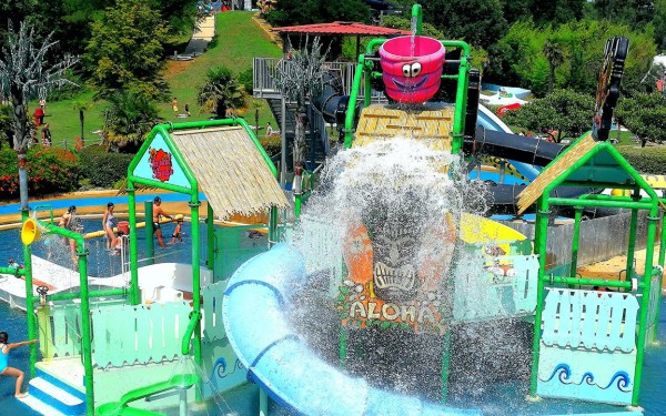 Aqualand 4 Arcachon aquaparc Frankrijk Chateau de Salles vakantiepark luxe villa zwembad aquitaine.j