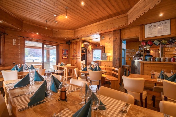 Culinair 1 Portes du Soleil berghut ski wintersport sneeuw vakantie abondancevallei sfeer.jpg