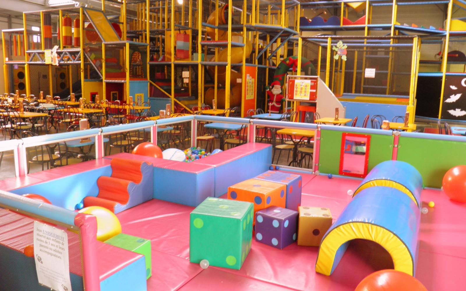 Lookyland Niort And Poitiers Francecomfort Holiday Parks