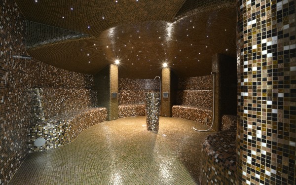 Forme d'O 14 zwembad Châtel Portes du Soleil Frankrijk met wellness sauna hamam.jpg