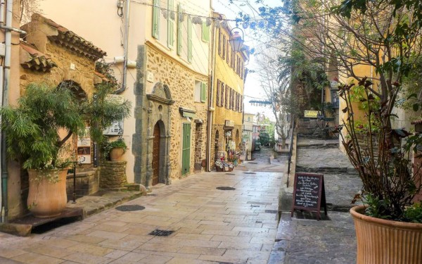 Bormes les mimosas 10 Frankrijk Provence Var riviera toerisme vakantie luxe villa middellandse zee.j