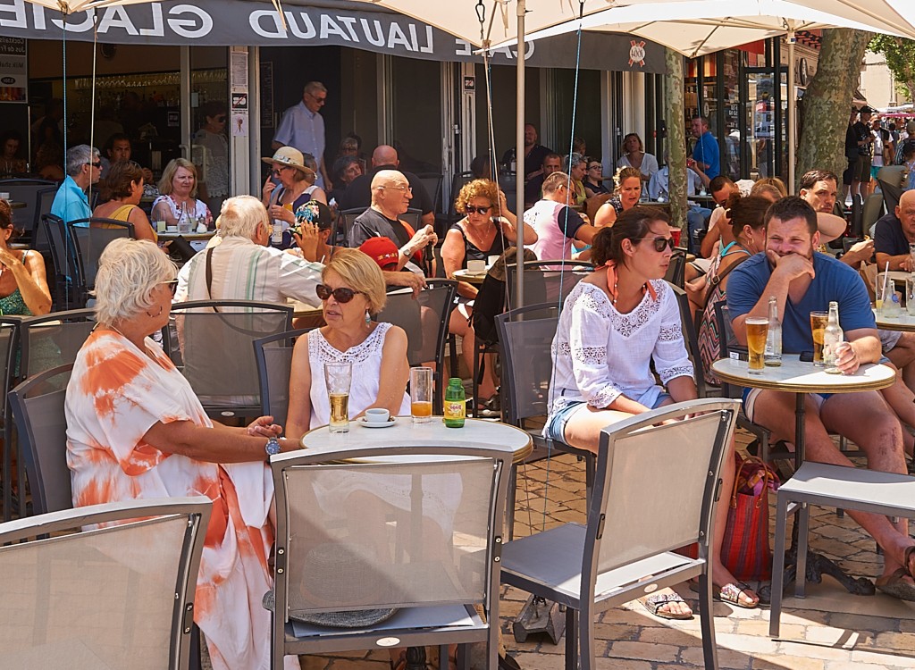 Jardin du Golf Frankrijk Provence vakantiepark luxe villa zwembad zee strand terras diner.jpg