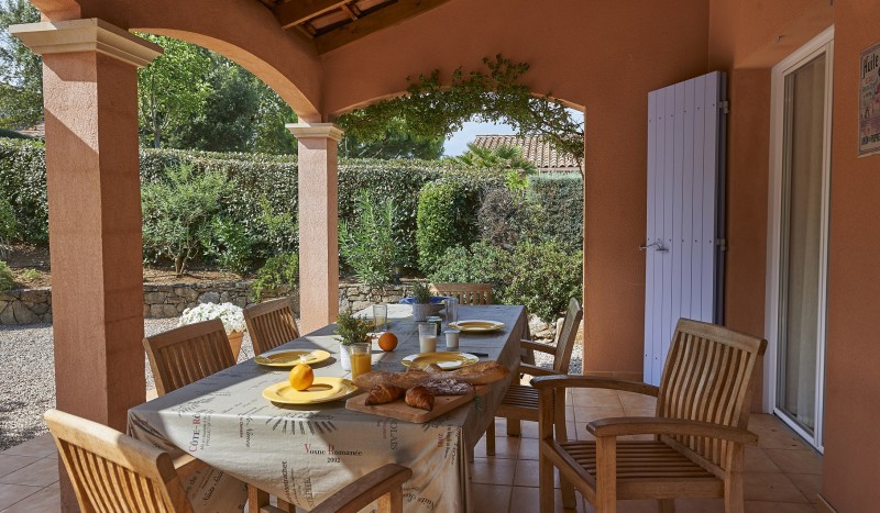 T3 Vallee de la Sainte Baume luxe resort golf prive zwembad vakantiepark senioren kinderen Frankrijk