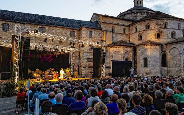 Souillac 5 Frankrijk vakantie Dordogne luxe vakantiehuis jazz animatie restaurant.jpg