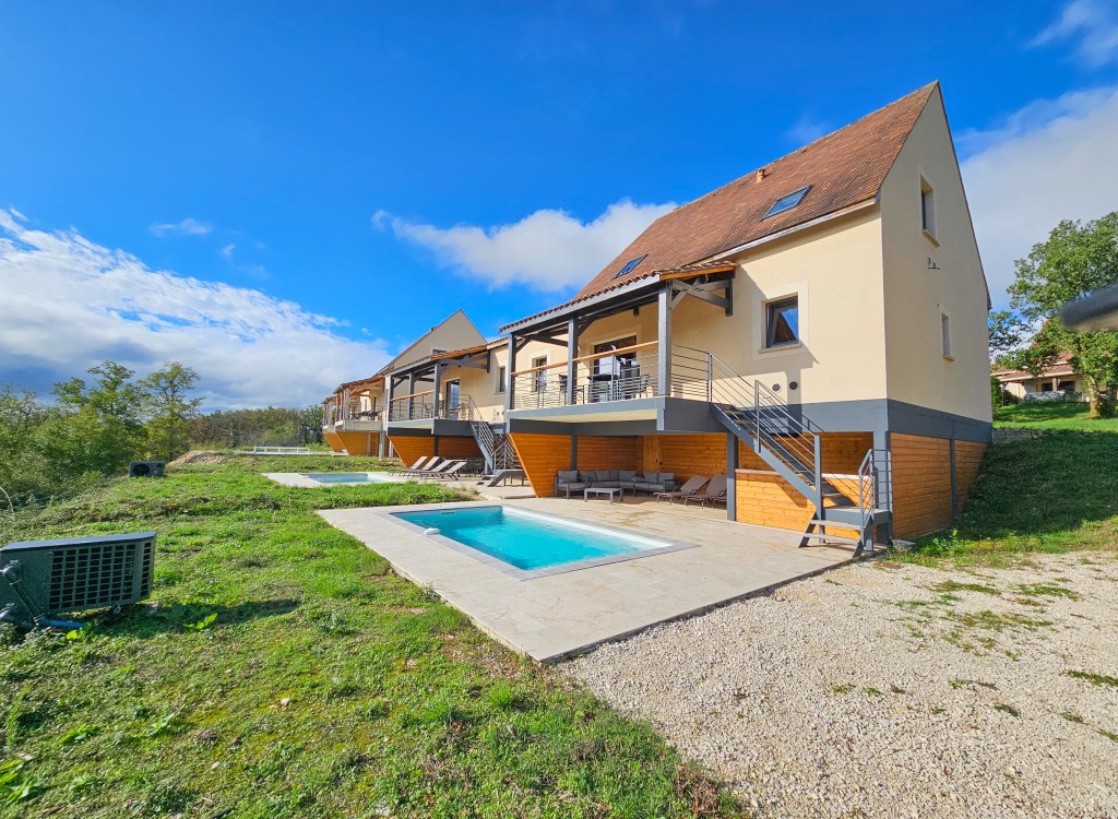 Domaine de Lanzac 19 14 luxe villa vakantiepark Dordogne Frankrijk privezwembad dalzicht.jpg