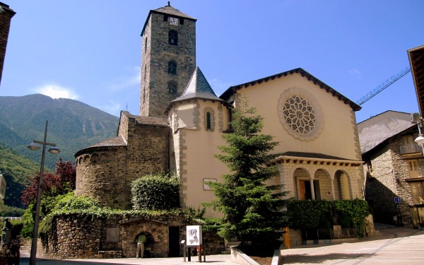 Andorra 10 cultuur pyreneeen frankrijk vakantiepark luxe villa senioren wandelen berg.jpg