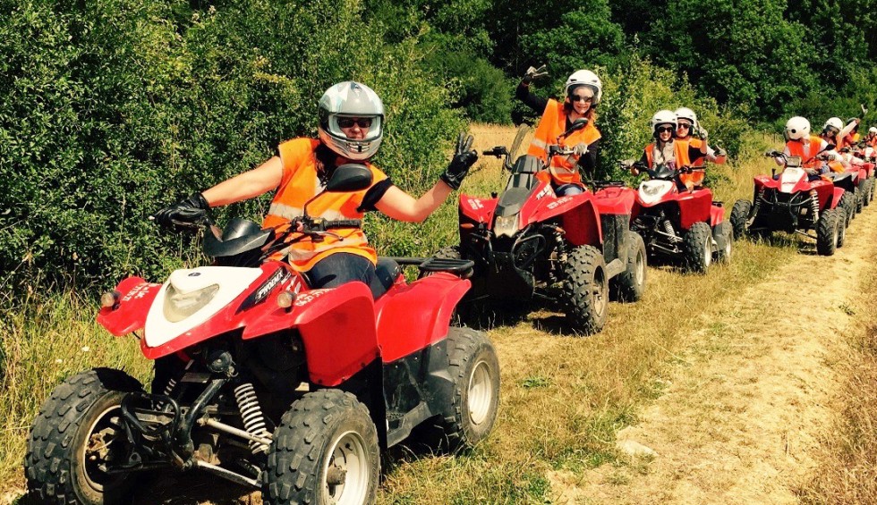 Quad 1 sportief vakantie Frankrijk Provence luxe vakantiehuis zwembad animatie.jpg