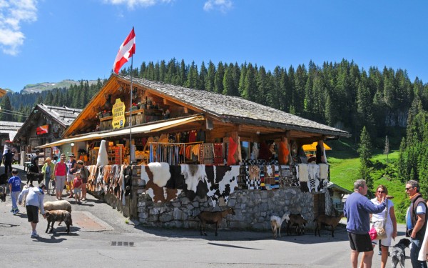 Lindarets 1 Portes du soleil vakantie bij Avoriaz en Morzine geitendorp village des chevres.jpg