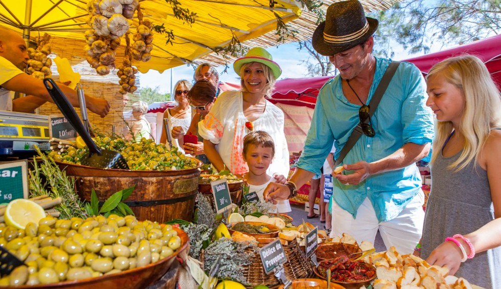 Castellane 1 markt in de Provence gezin vakantie Frankrijk.jpg