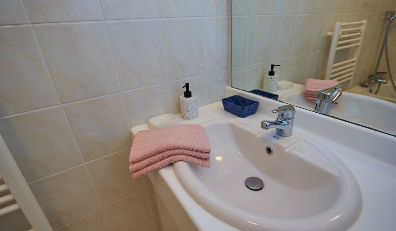 Fronsac 21 zwembad piscine Frankrijk luxe villa vakantiepark Aquitaine Gironde  animatie kinderen re