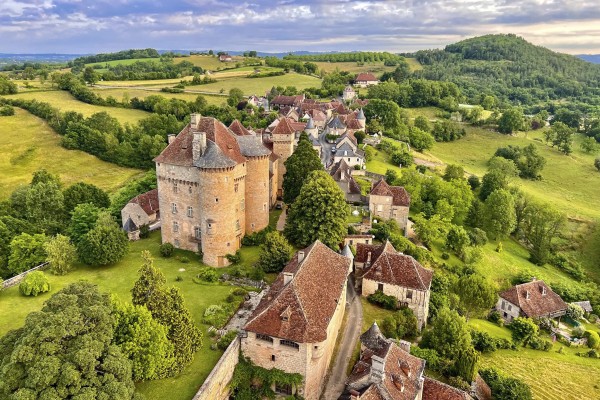 Dorpjes Lot 6 Kastelen en stenen huizen van Curemonte in de Corrèze.jpg