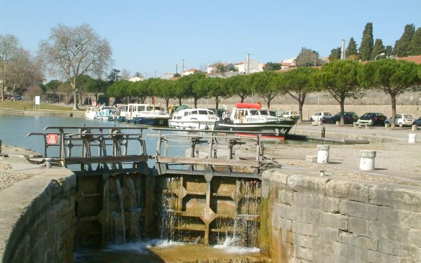Canal du Midi 4 Frankrijk vakantie boot verhuur varen sluizen fonserrannes fiets wandelen tour rondv