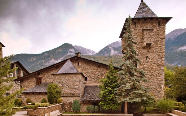 Andorra 8 cultuur FranceComfort vakantiehuis zuid frankrijk ariege languedoc kerk luxe villa.jpg