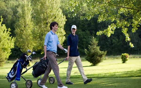 Golf 8 course Frankrijk vakantiepark luxe villa golfresort zwembad tee par club.jpg