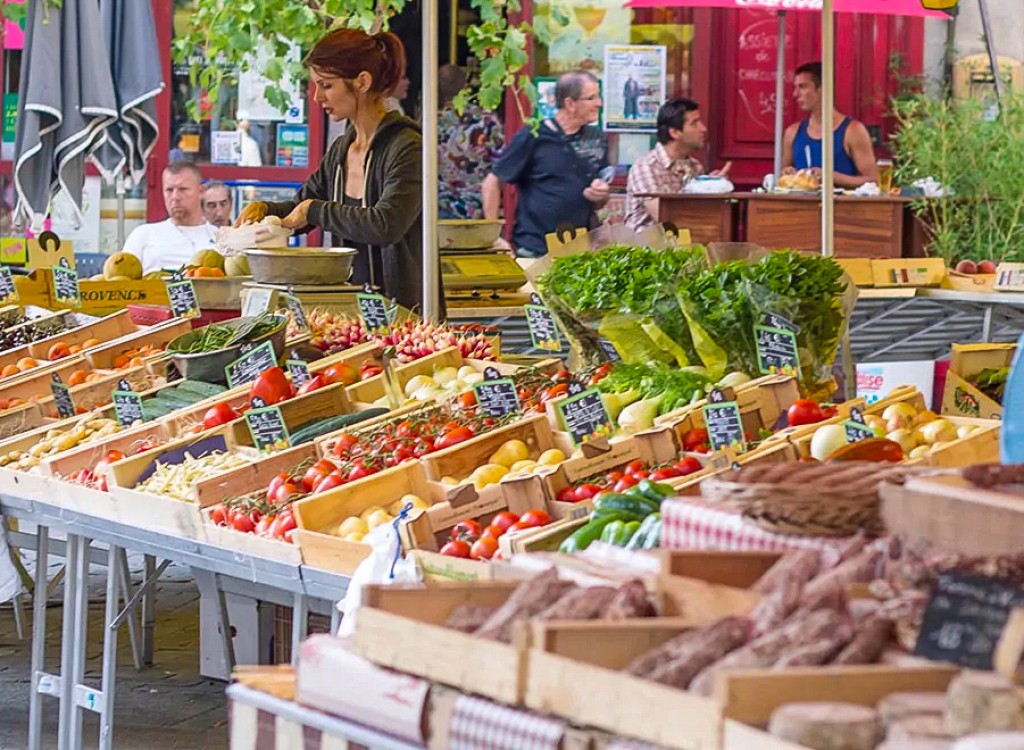 Castellane 2 markt in de Provence vakantie Frankrijk.jpg
