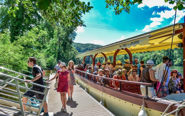 Saint Cirq Lapopie 6S plus beaux village frankrijk dordogne luxe vakantiepark.jpg