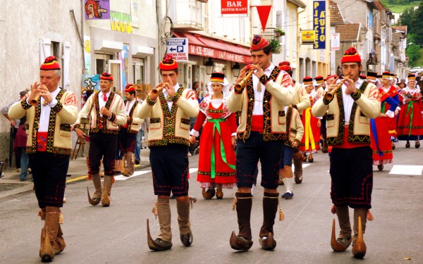 St. Lizier Girons 1 Frankrijk ariege midi vakantievilla huis park luxe zwembad toerisme feest fête g