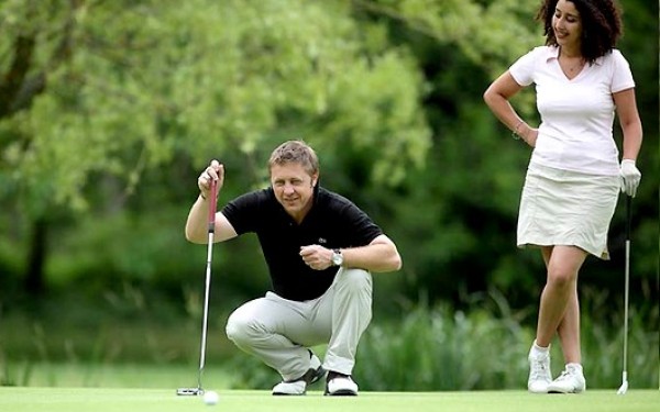 Golf 2 course Frankrijk vakantiepark luxe villa golfresort zwembad tee par club.jpg