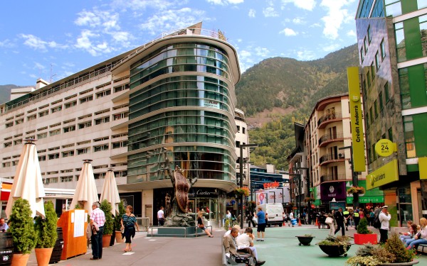Andorra 2 vella vakantiepark nederlands wasmachine wellness animatie zwembad luxe villa pyreneeen.jp