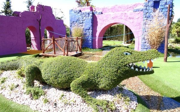 Mini 3 golf midget golf loisir Frankrijk vakantiepark Dordogne Lot zwembad kinderen nederlands.jpg