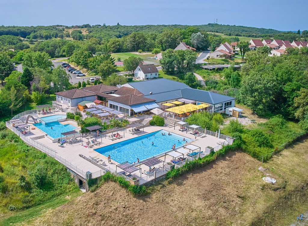 Lanzac vakantiepark 41b Frankrijk Dordogne Lot vakantiehuis luxe zwembad animatie restaurant.jpg