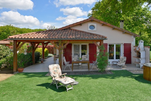 DLF huis 1a Domaine les Forges bois senis park vakantiehuis gite op luxe park met zwembad en animati