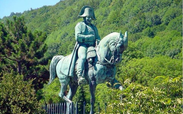 Route Napoleon 8 Frankrijk Elbe Golfe Juan Castellane Laffrey Grenoble Parijs Helena.jpg