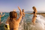 Middellandse zee A8 mediterranee Frankrijk vakantiehuis jongeren kinderen zwemmen strand zee.jpg