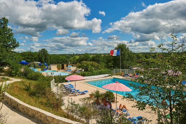 Vakantiepark 12a Village des Cigales Mauroux Frankrijk Dordogne Lot luxe vakantiehuis zwembad restau