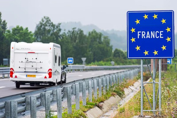 Verkeersboete Frankrijk 8 vakantiepark luxe villa overtreding radar flitspaal politie gendarme.jpg