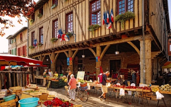 Mirepoix B2 Frankrijk Languedoc terras restaurant vakantiehuis luxe pyreneeen katharen franse sfeer