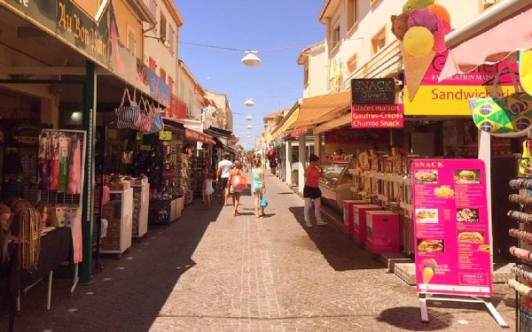 Middellandse zee A4 mediterranee Frankrijk shoppen boutiekjes vakantiehuis strand zee.jpg