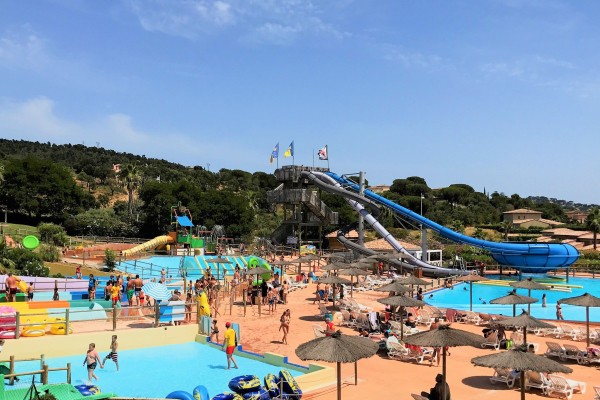 Aquapark 5 Provence Var Frejus Maxime vakantie Frankrijk luxe villa zwembad glijbaan.jpg