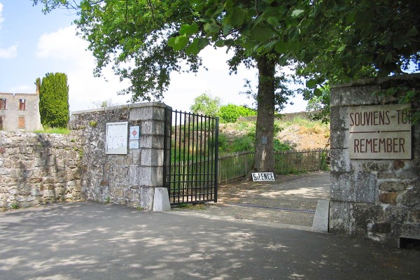 Oradour sur glane 7 Frankrijk memorial herdenken oorlog vakantie villa.jpg